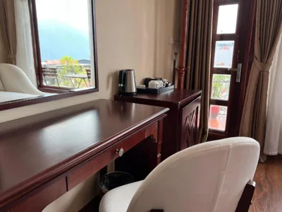 Chambre familiale avec vue sur la montagne — Sapa Centre Hotel